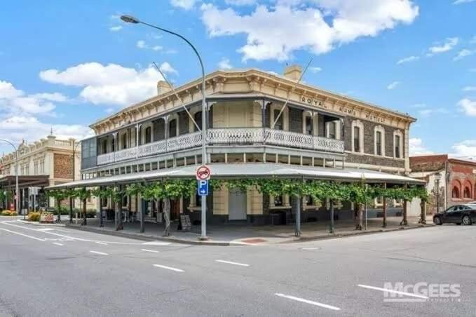 Royal Arms Hotel Port Adelaide Exterior photo